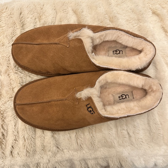 UGG Other - UGG MENS NEUMAN SLIPPERS NEW WITHOUT TAGS TAN SIZE 10